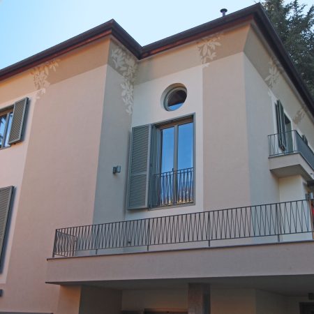 VILLA IN COLLINA